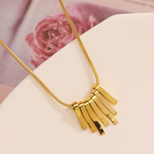 Necklace 18K gold fashionable versatile simple fan-shaped tassel design