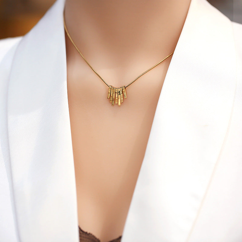 Necklace 18K gold fashionable versatile simple fan-shaped tassel design