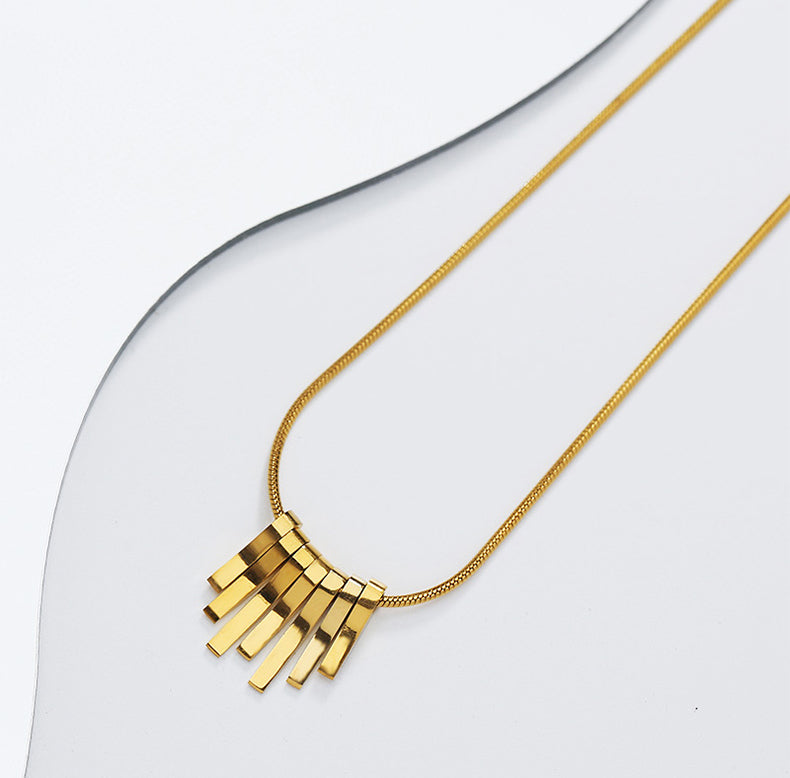 Necklace 18K gold fashionable versatile simple fan-shaped tassel design