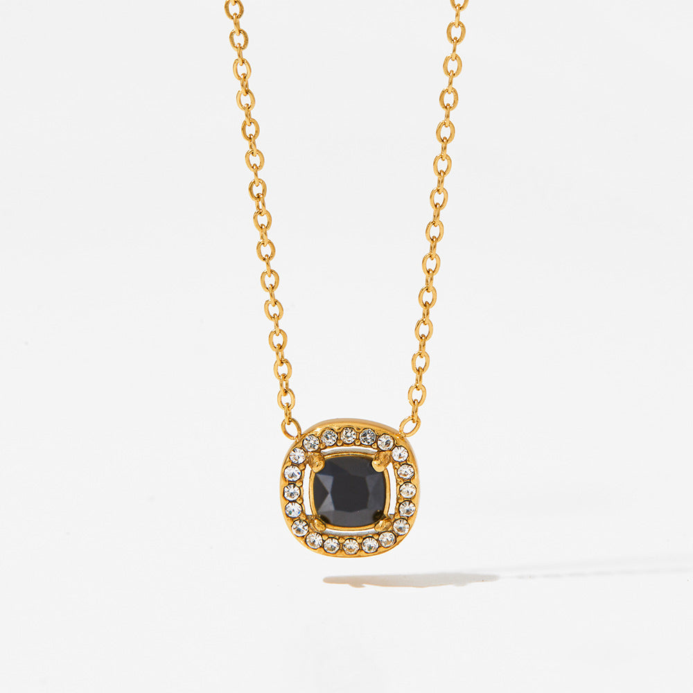 Necklace 18K Gold Retro Fashion Inlaid Zircon Design Court Style Pendant