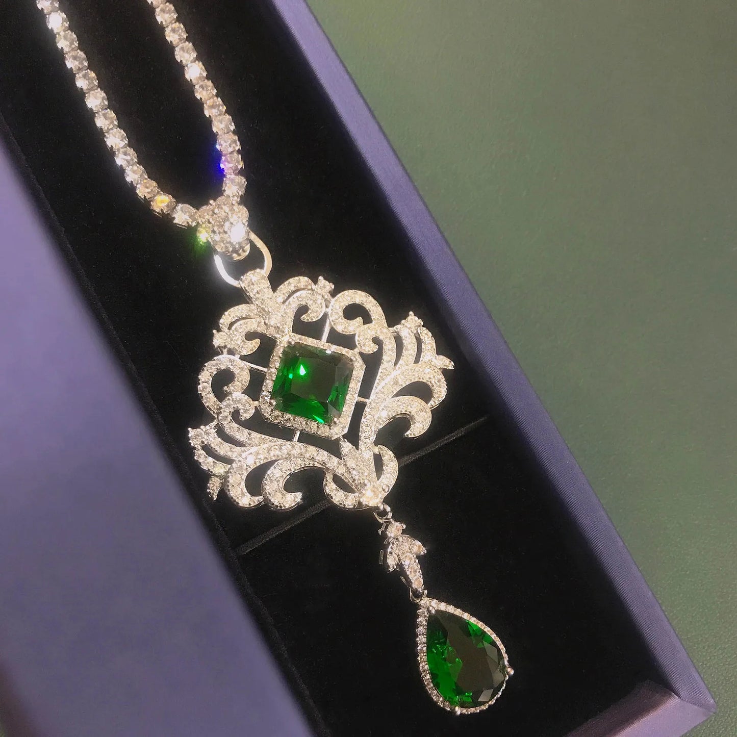 Necklaces For Women Luxury Temperament Simulation Emerald Micro-inlaid Full Zircon Hollowed Water Drop-shaped  Pendant Gift Jewelry