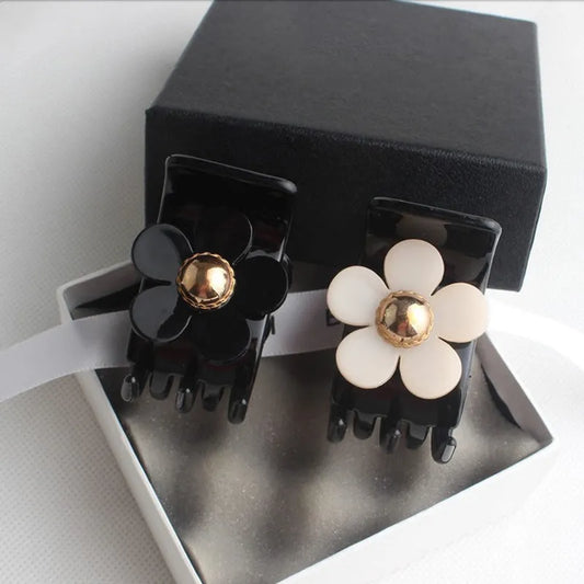 Hair Claws Clips Women Luxury Fashion Flower Black White Small Barrette Hairpins Crab Clips Hair Accessories