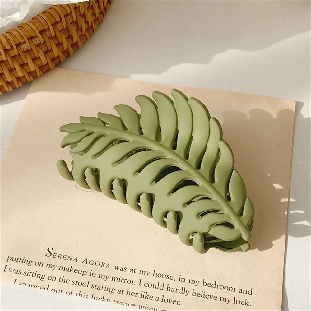 Hair Claw for Women Fashion Styling Tool Leaf Shape Solid Color Frosted Grab Clip Bun Hair Accessories