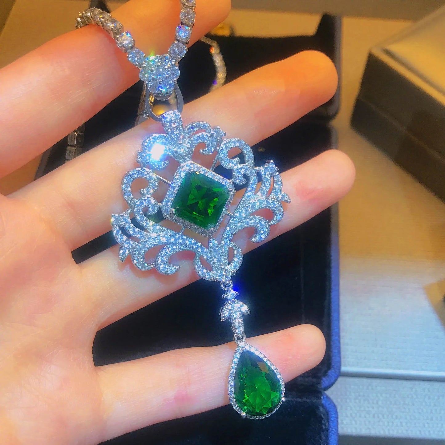 Necklaces For Women Luxury Temperament Simulation Emerald Micro-inlaid Full Zircon Hollowed Water Drop-shaped  Pendant Gift Jewelry