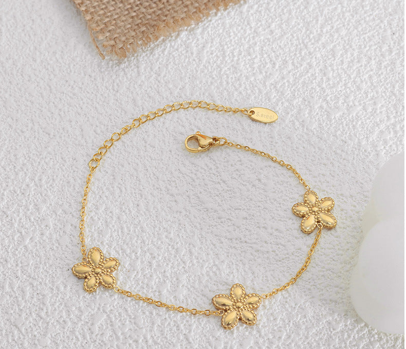 Necklace Bracelet set 18k gold novel fashionable flower design