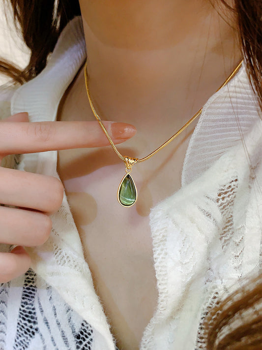 Necklace 18K gold novel and fashionable drop-shaped gem-set design